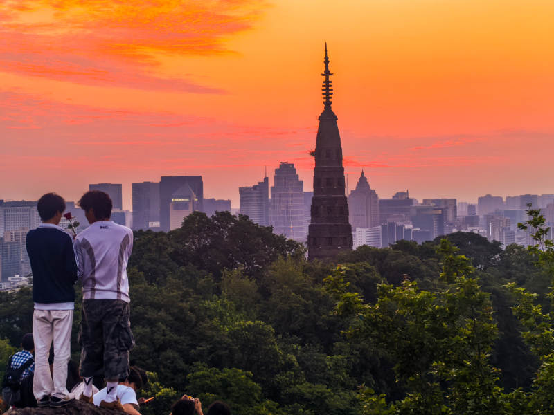 夕阳保俶塔映城景图片