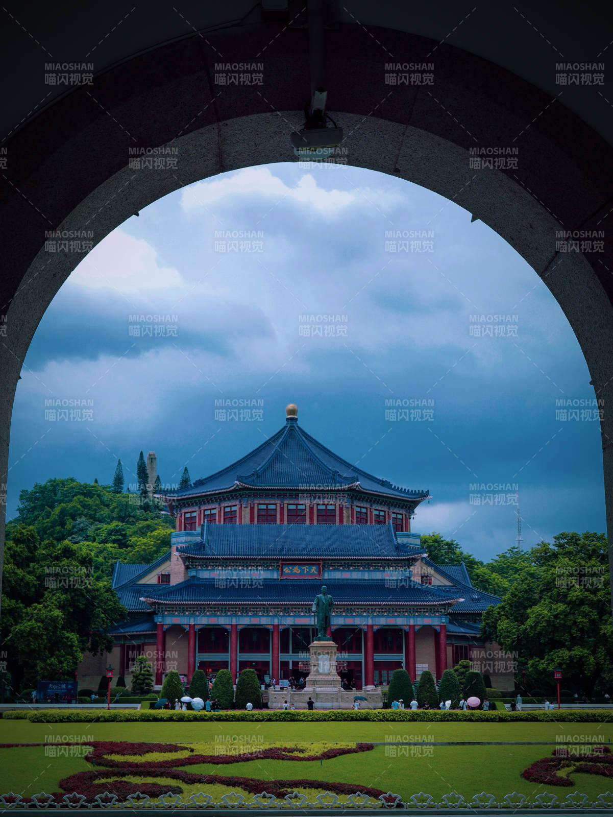 拱门望中山纪念堂图片