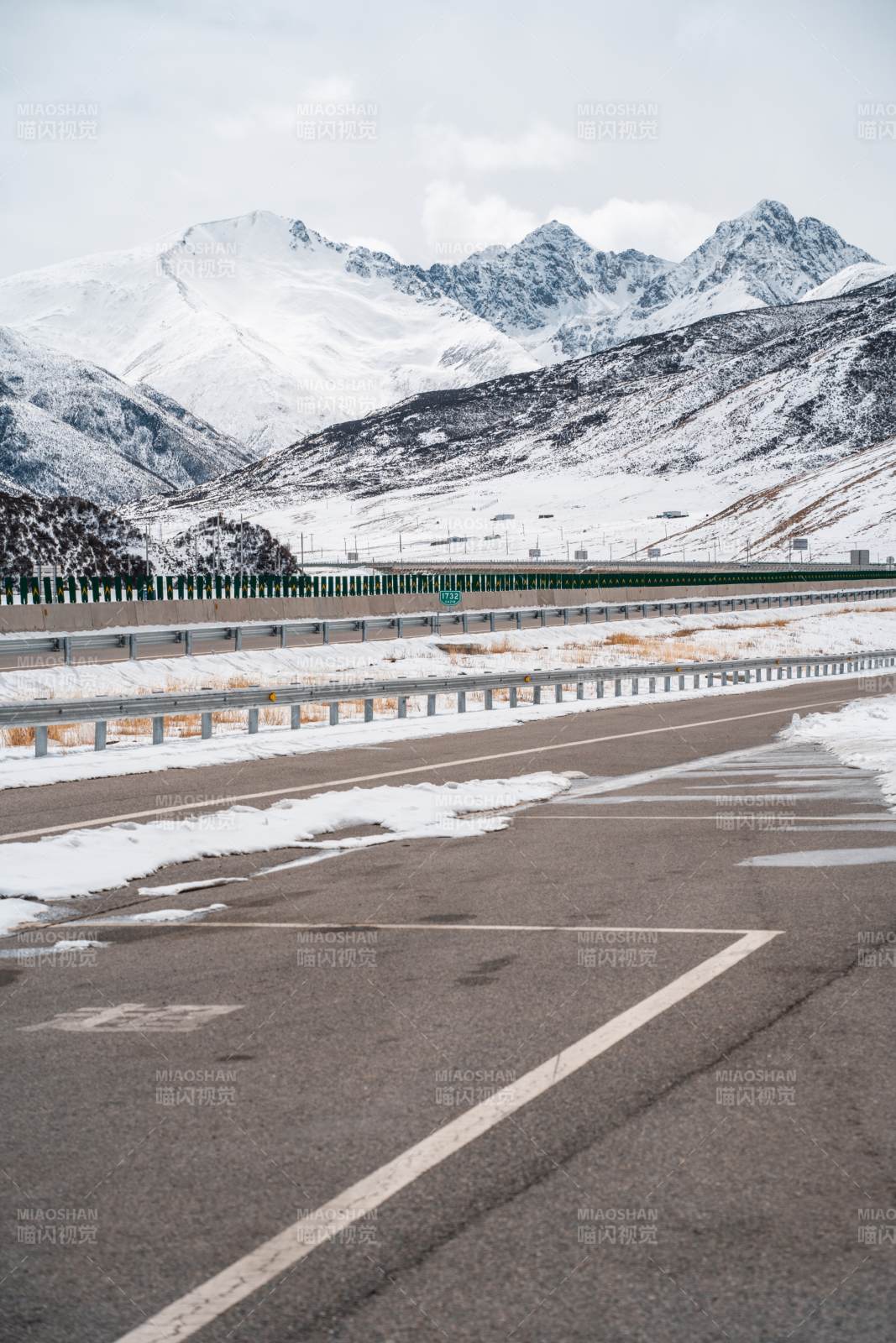 雪山公路 雪景如画。图片