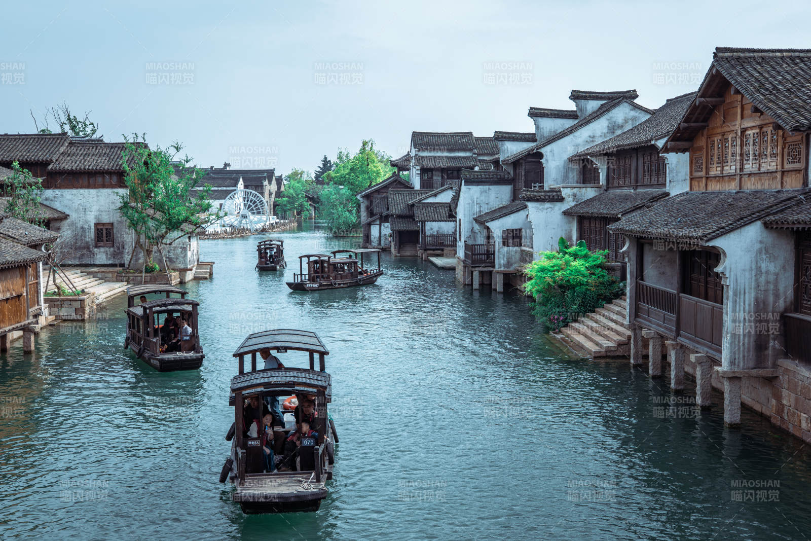 水乡古镇 乌篷船游画中图片