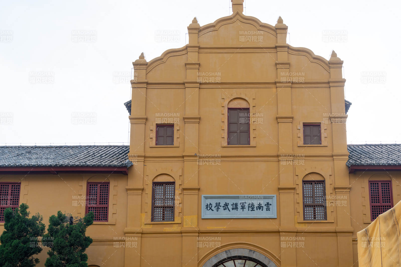 云南陆军讲武堂军校旧址大门图片