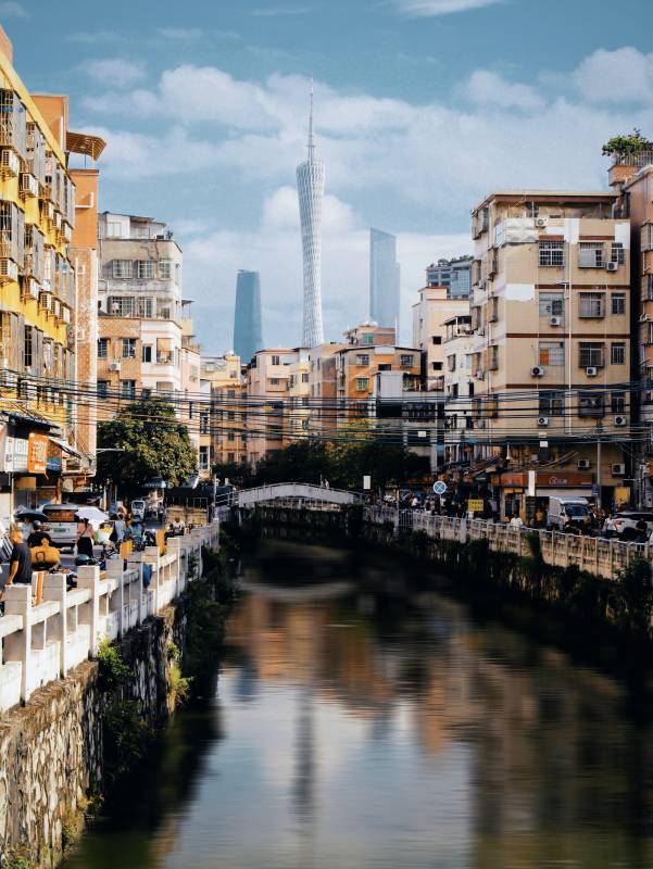 广州塔映旧城水道图片