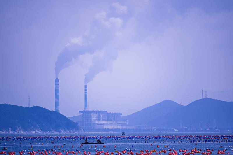 烟波浩渺 渔火映山影图片