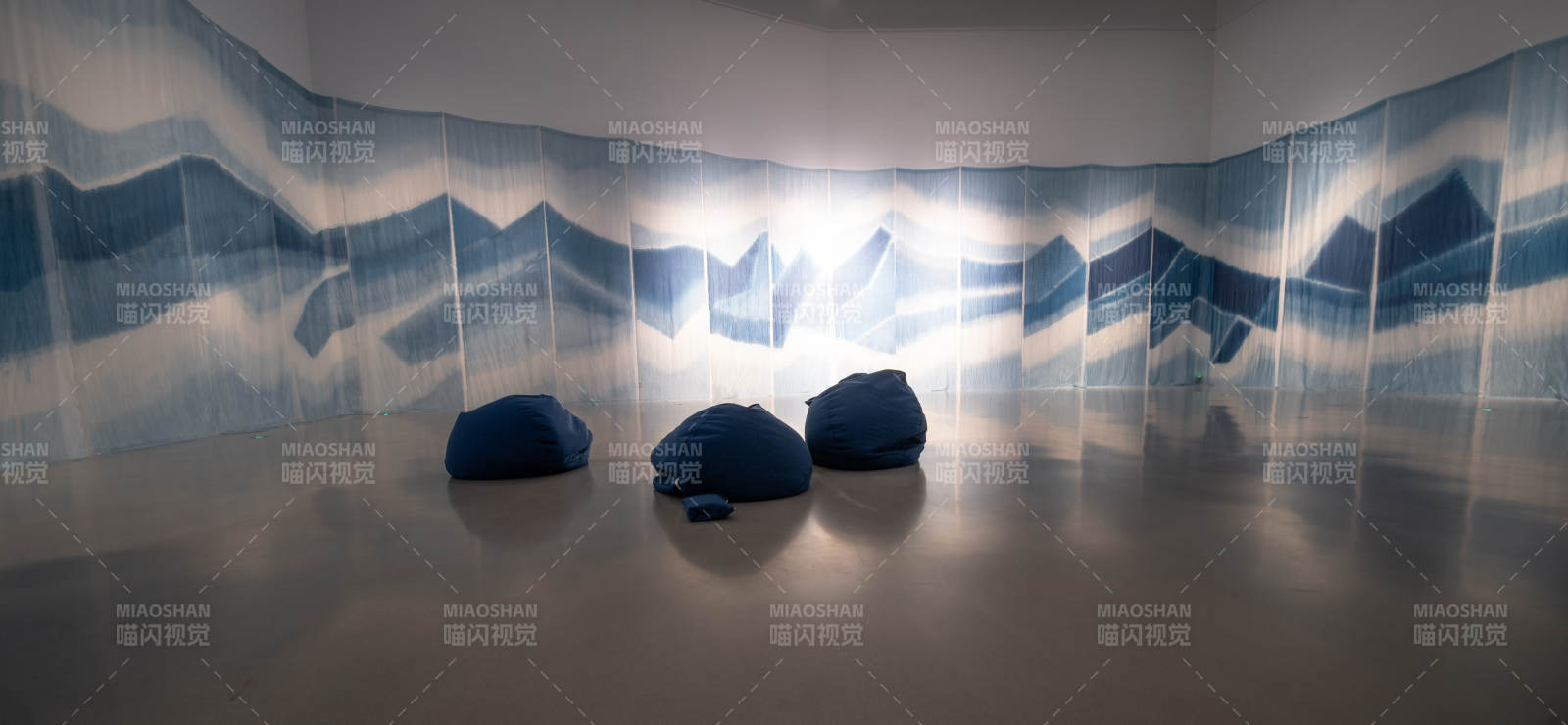 蓝山幻境 三石静坐图片