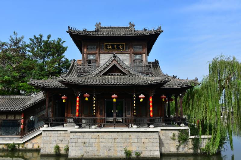 古韵水阁 柳影摇波图片