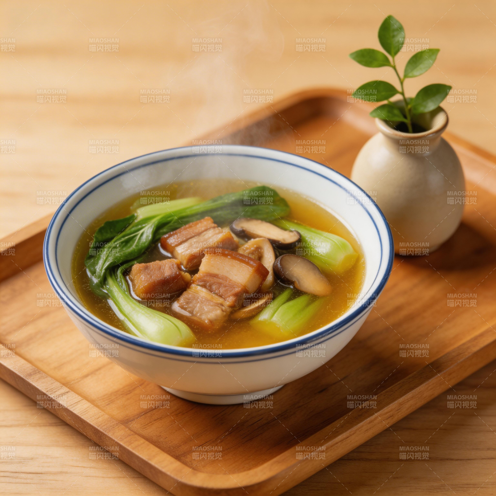 热汤配青菜香菇 暖胃又养生图片