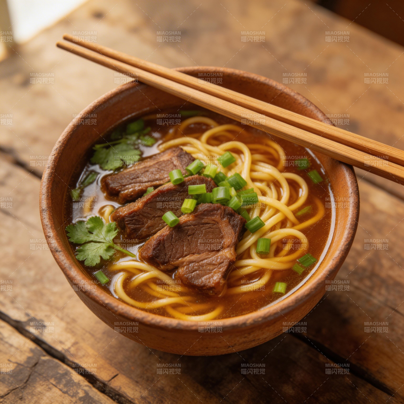 牛肉面配筷 香浓诱人图片