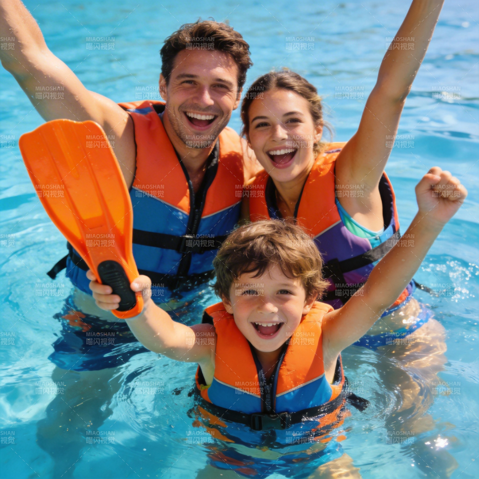 水中欢乐一家亲图片
