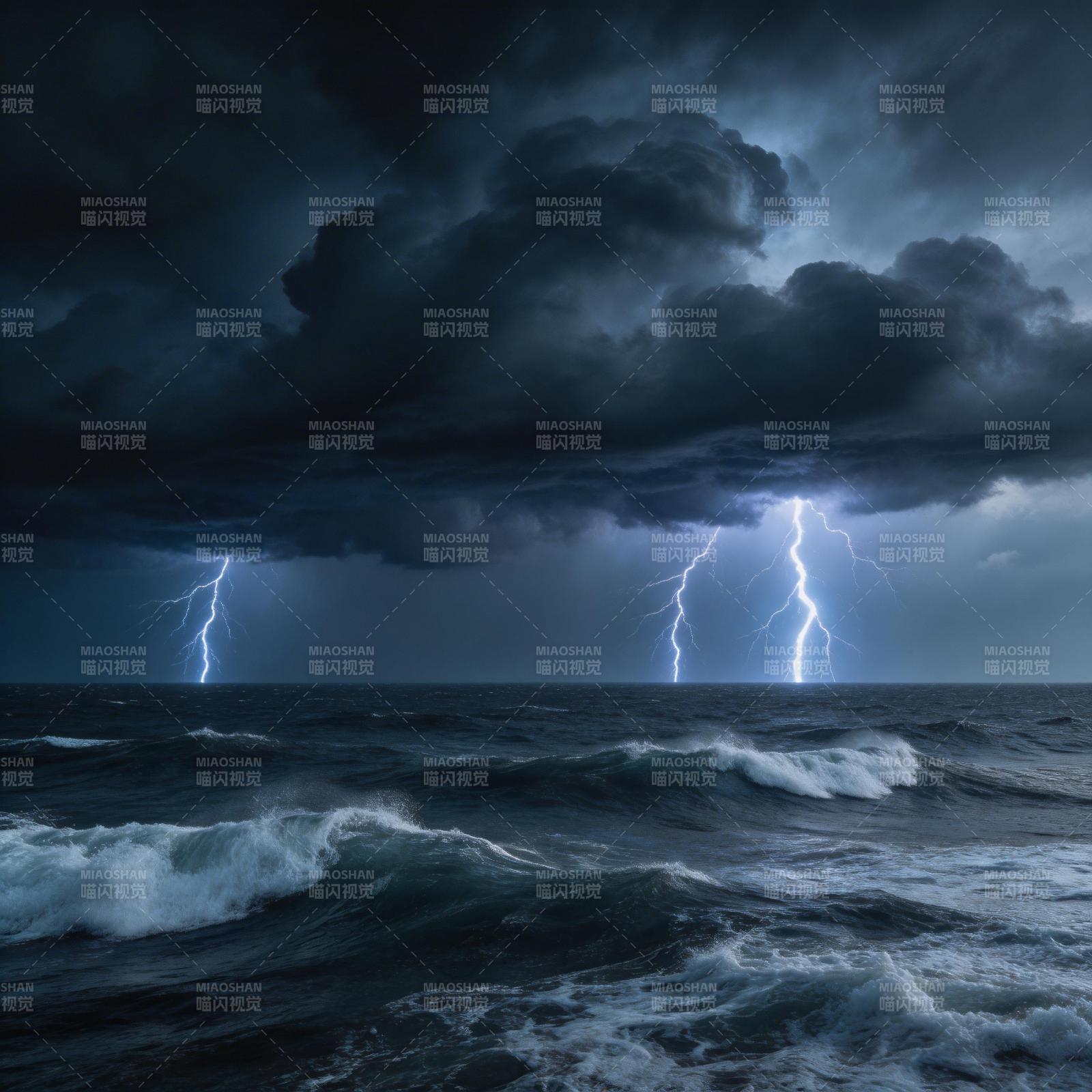雷暴怒海 闪电劈天图片