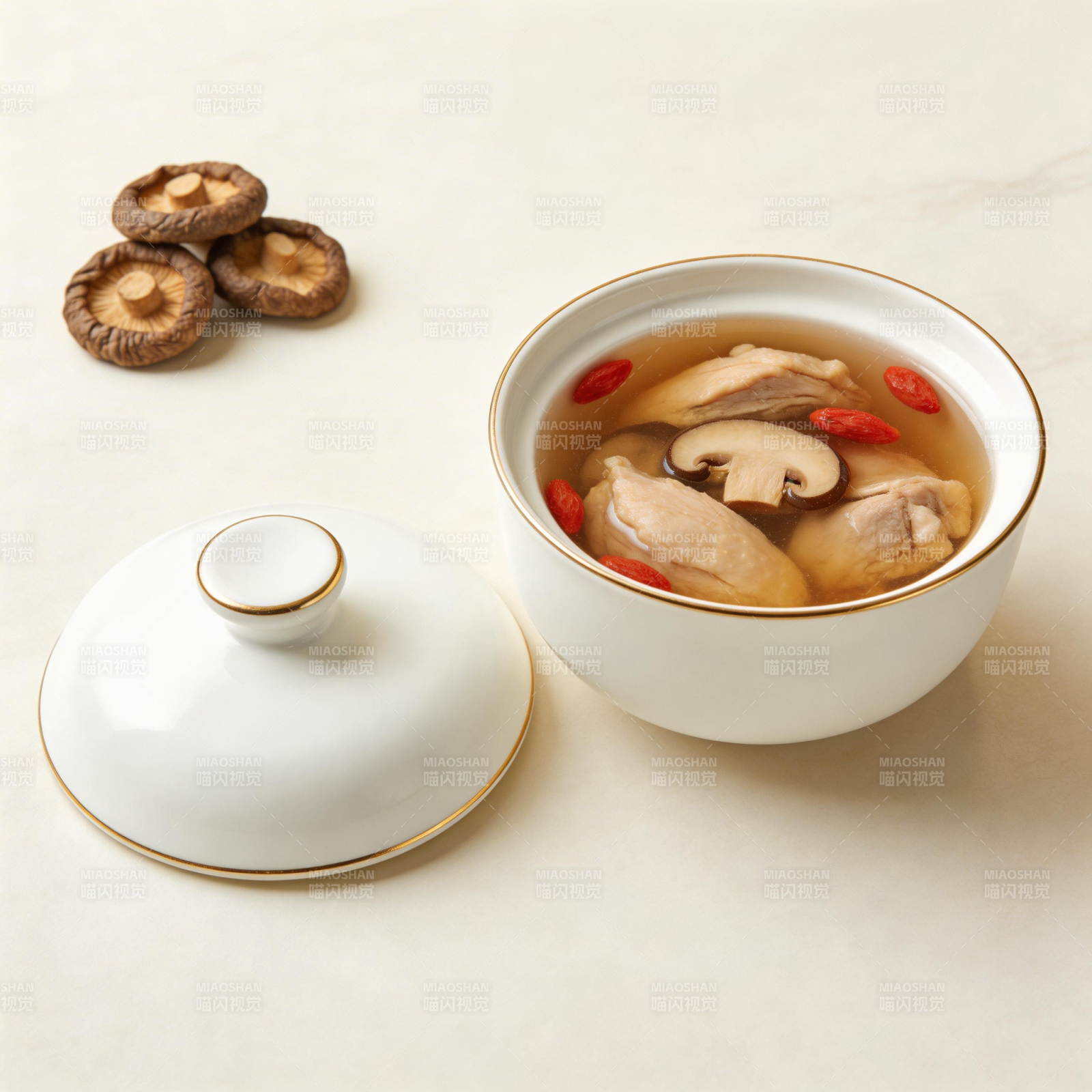 香菇枸杞鸡汤 滋补养颜图片