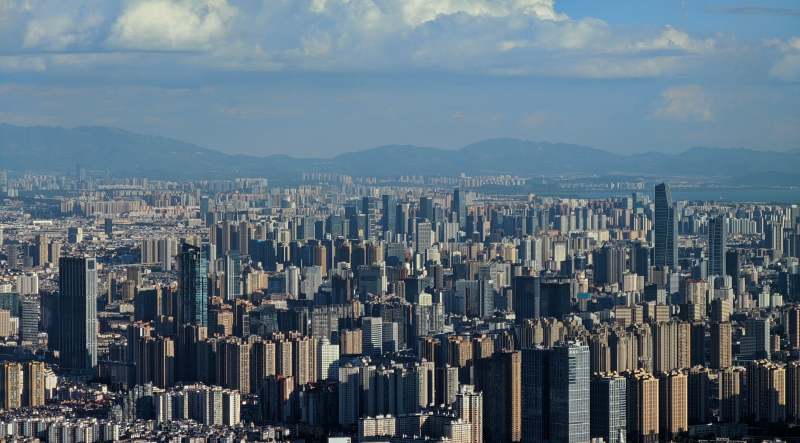 昆明的城市天际线全景图图片