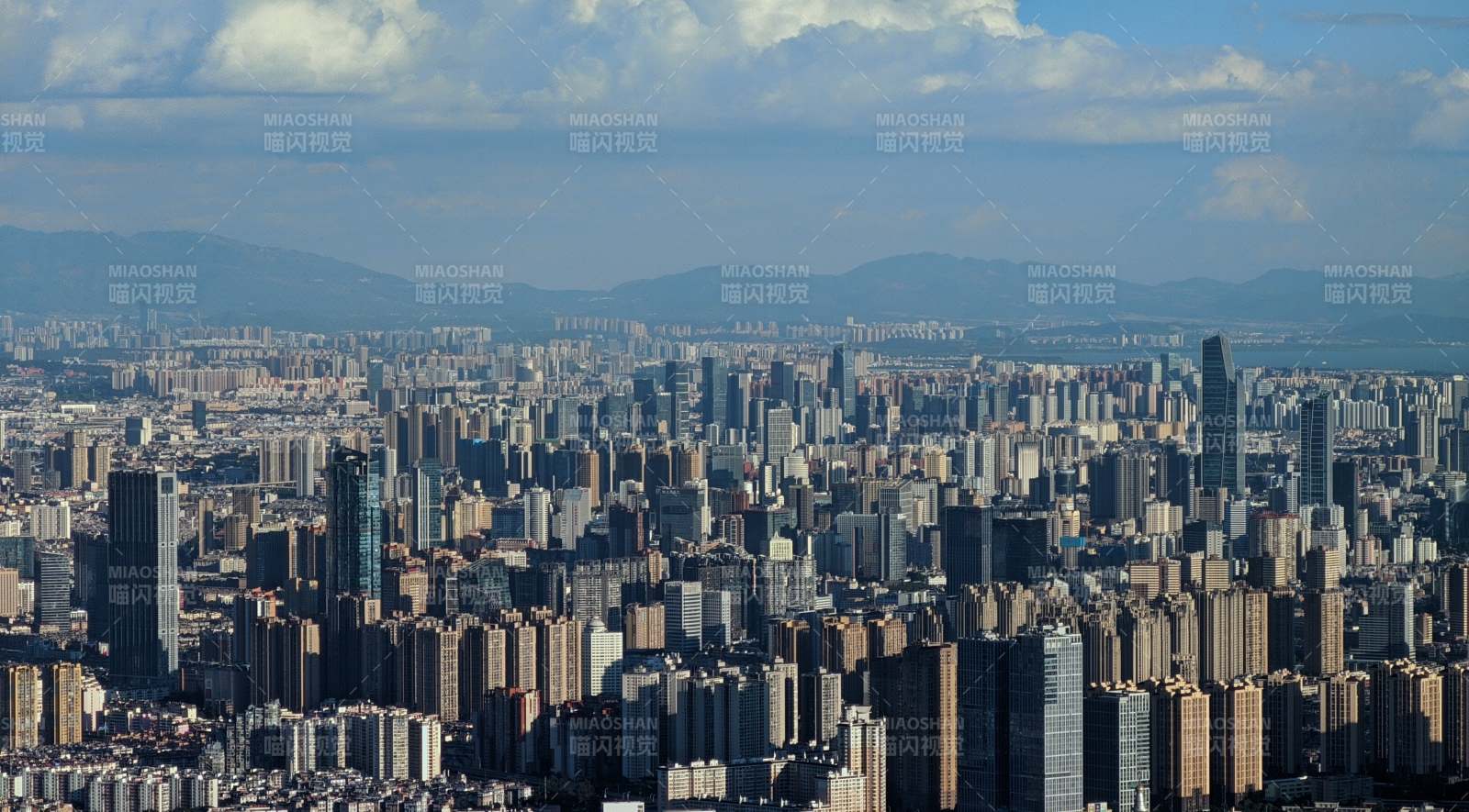 昆明的城市天际线全景图图片