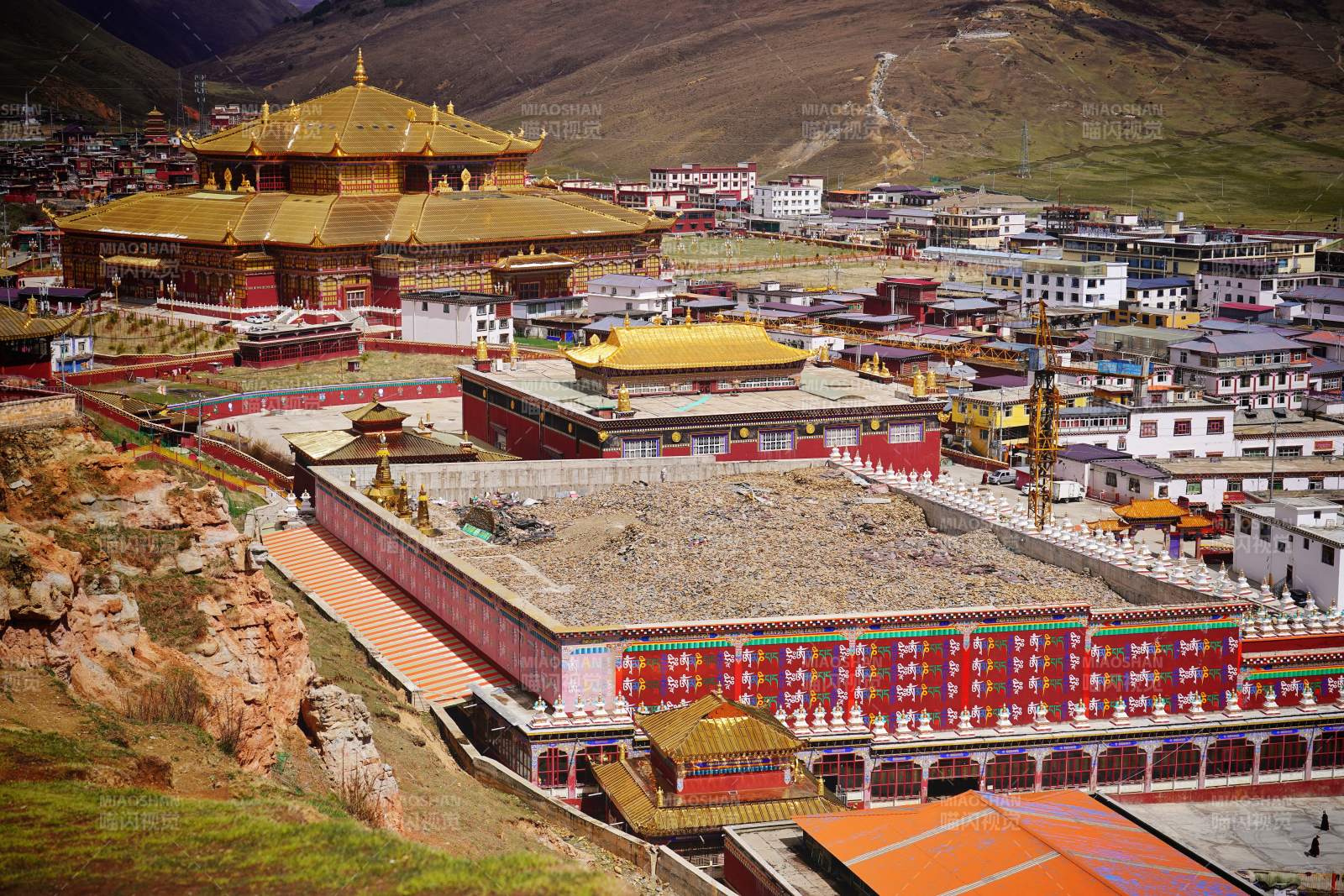 高原金顶寺群俯瞰图。图片