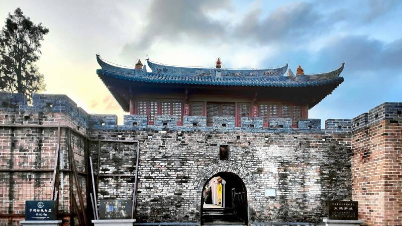深圳大鹏所城南门城楼 明代海防古城门楼图片