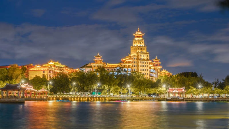 夜映古塔 水光楼影共辉煌图片