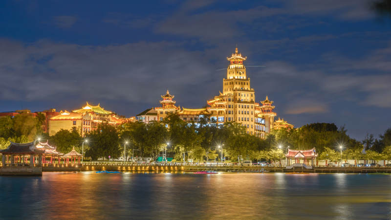 夜映金殿 水光潋滟图片