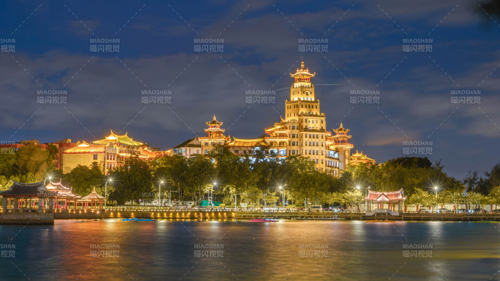 夜映金殿 水光潋滟图片