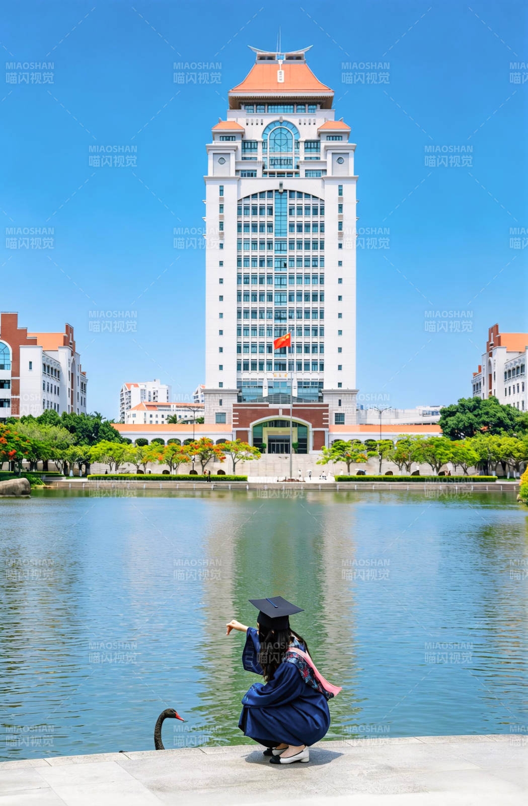 毕业季 湖畔留影图片