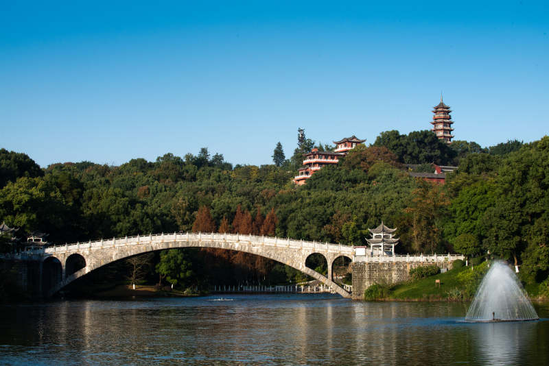 湖光山色古桥塔影美图片
