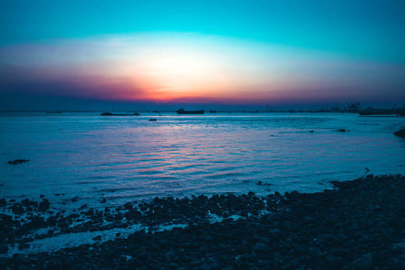 暮色海景 霞光映水静如诗图片