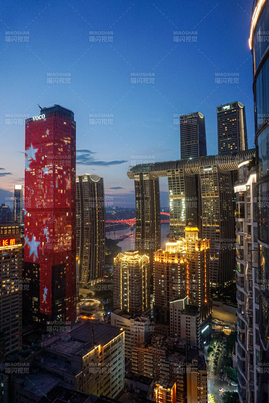重庆夜景 来福士光影秀图片