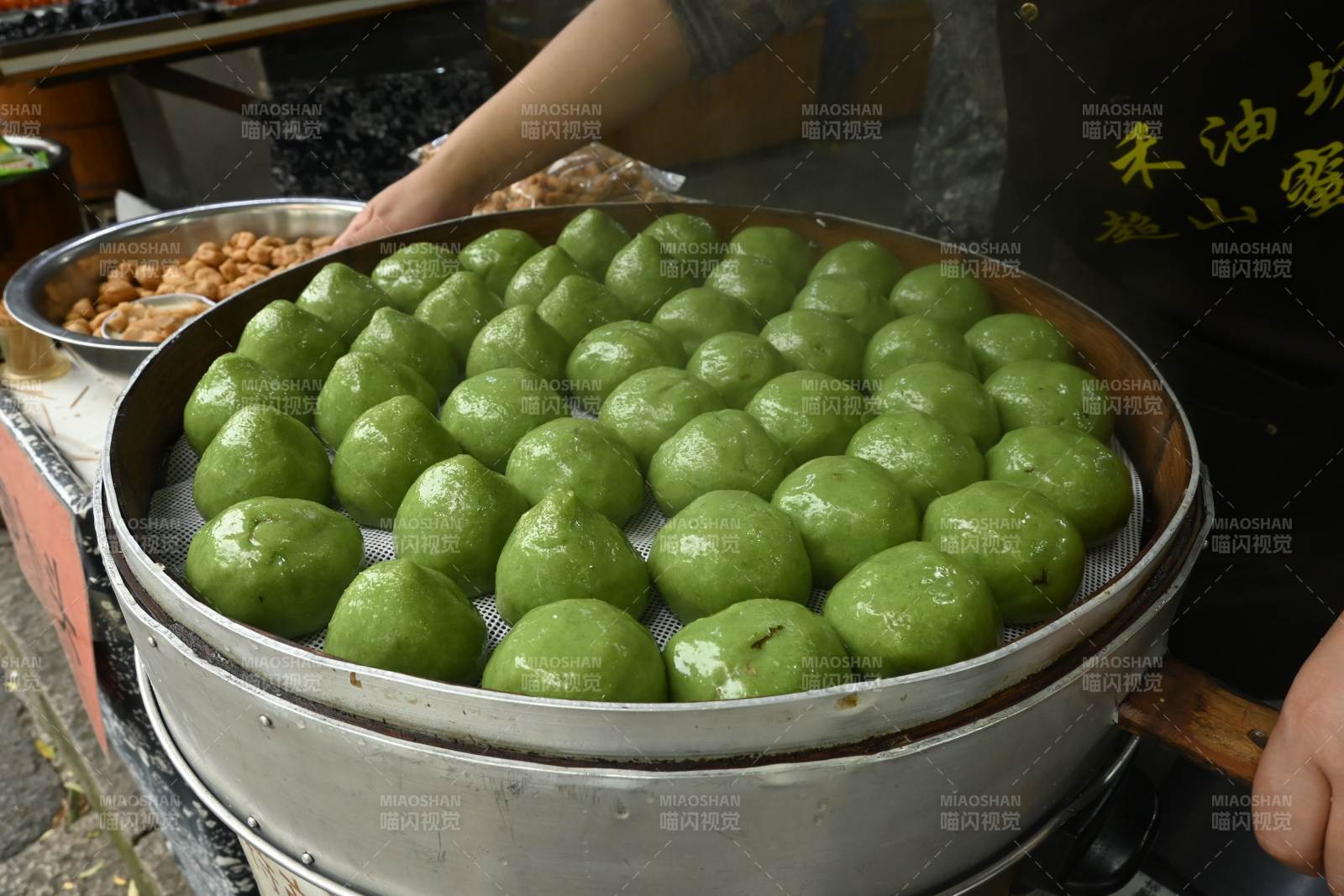 青团蒸笼 江南春日味图片