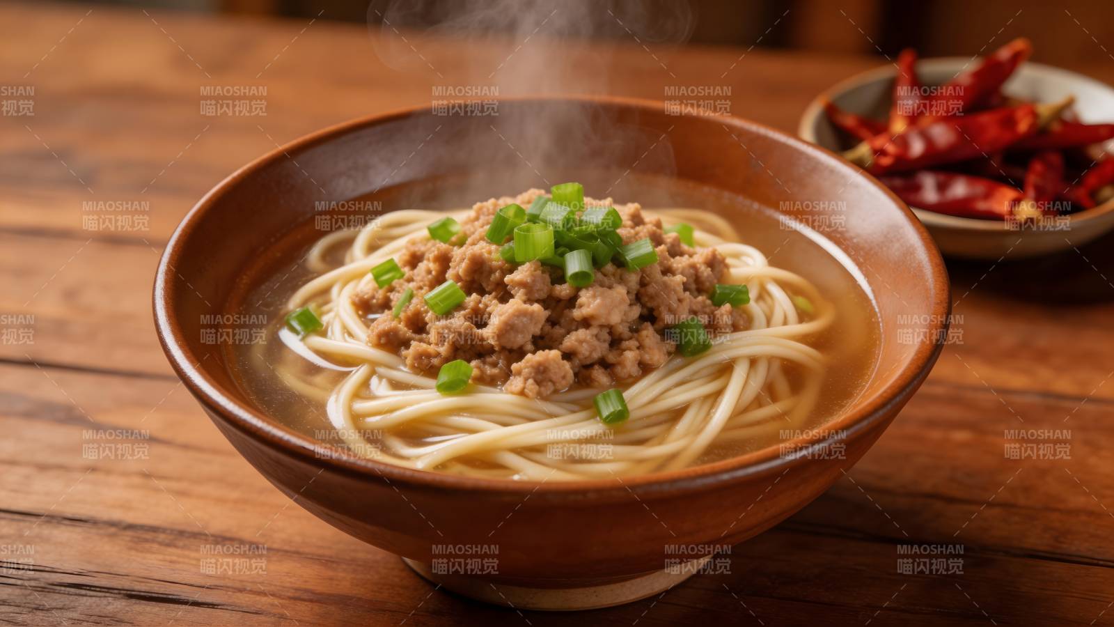 热腾腾肉末葱花面图片