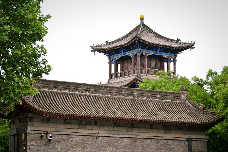 陕西西安碑林博物馆明清建筑掩映绿树间图片