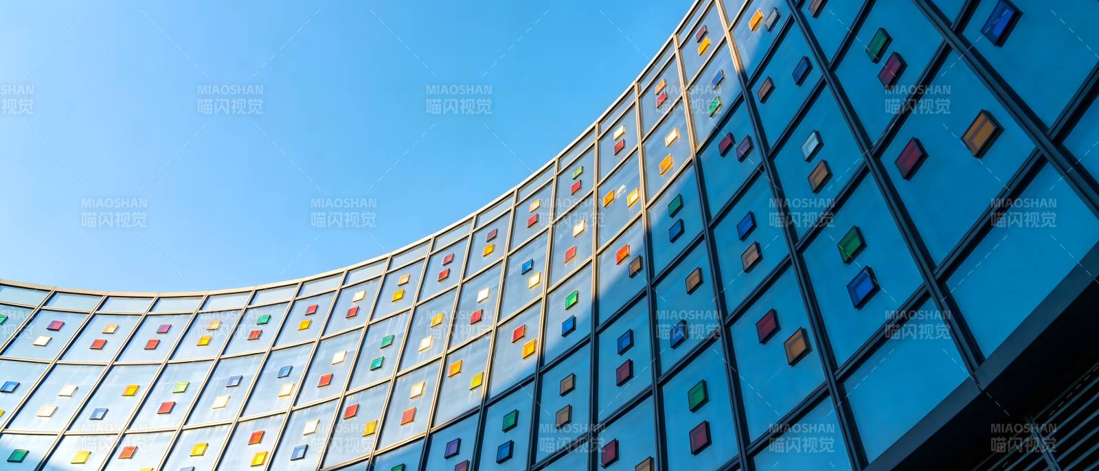 彩色玻璃幕墙建筑图片