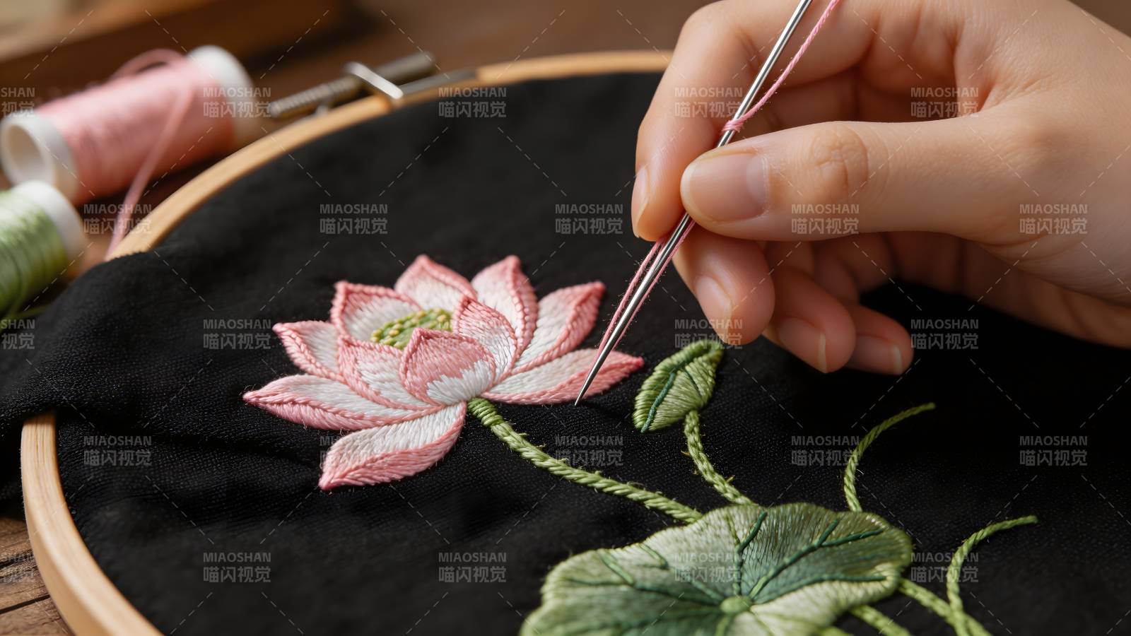 绣莲指尖 针线生花图片