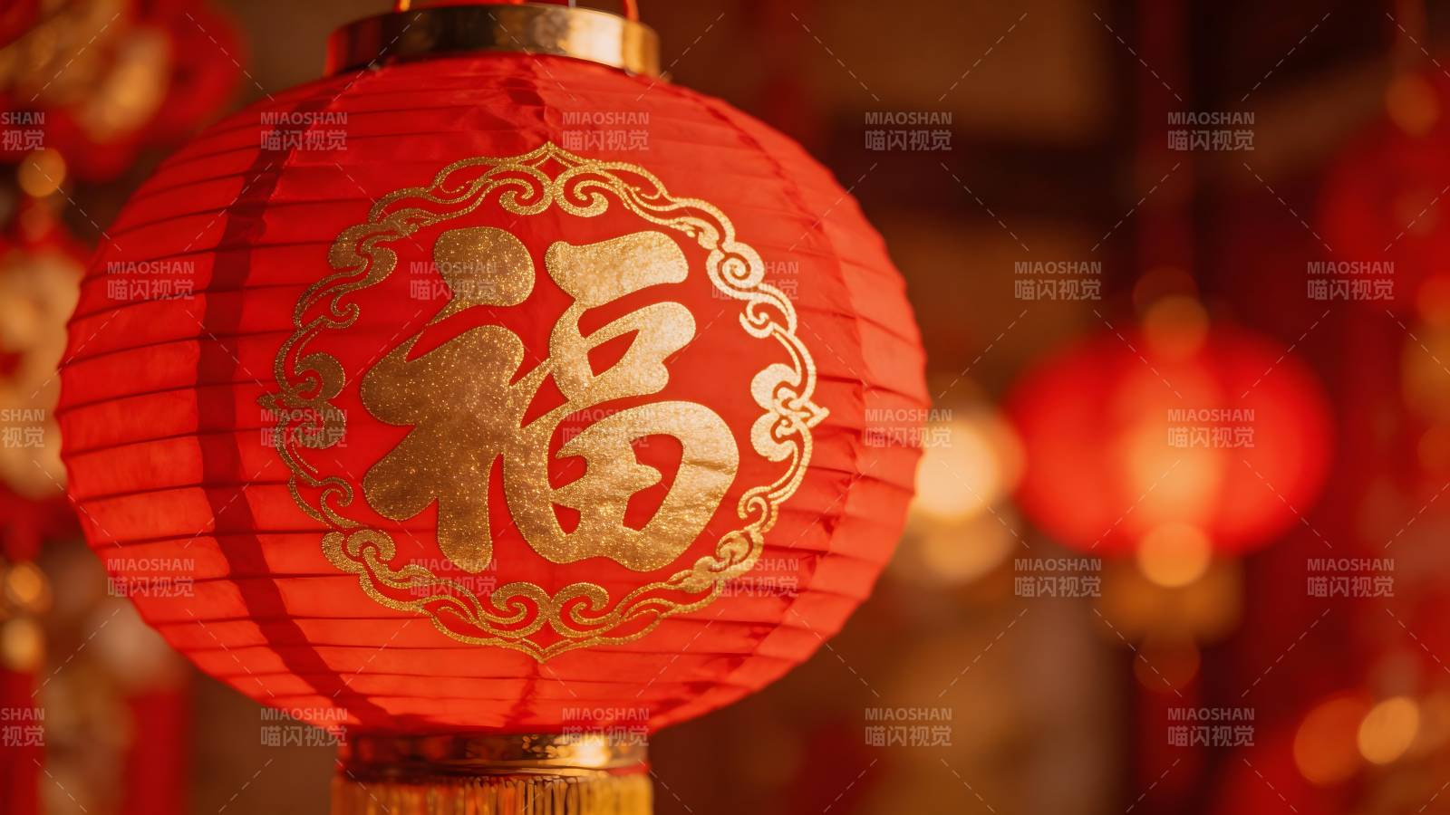 红灯笼映福字 年味浓图片