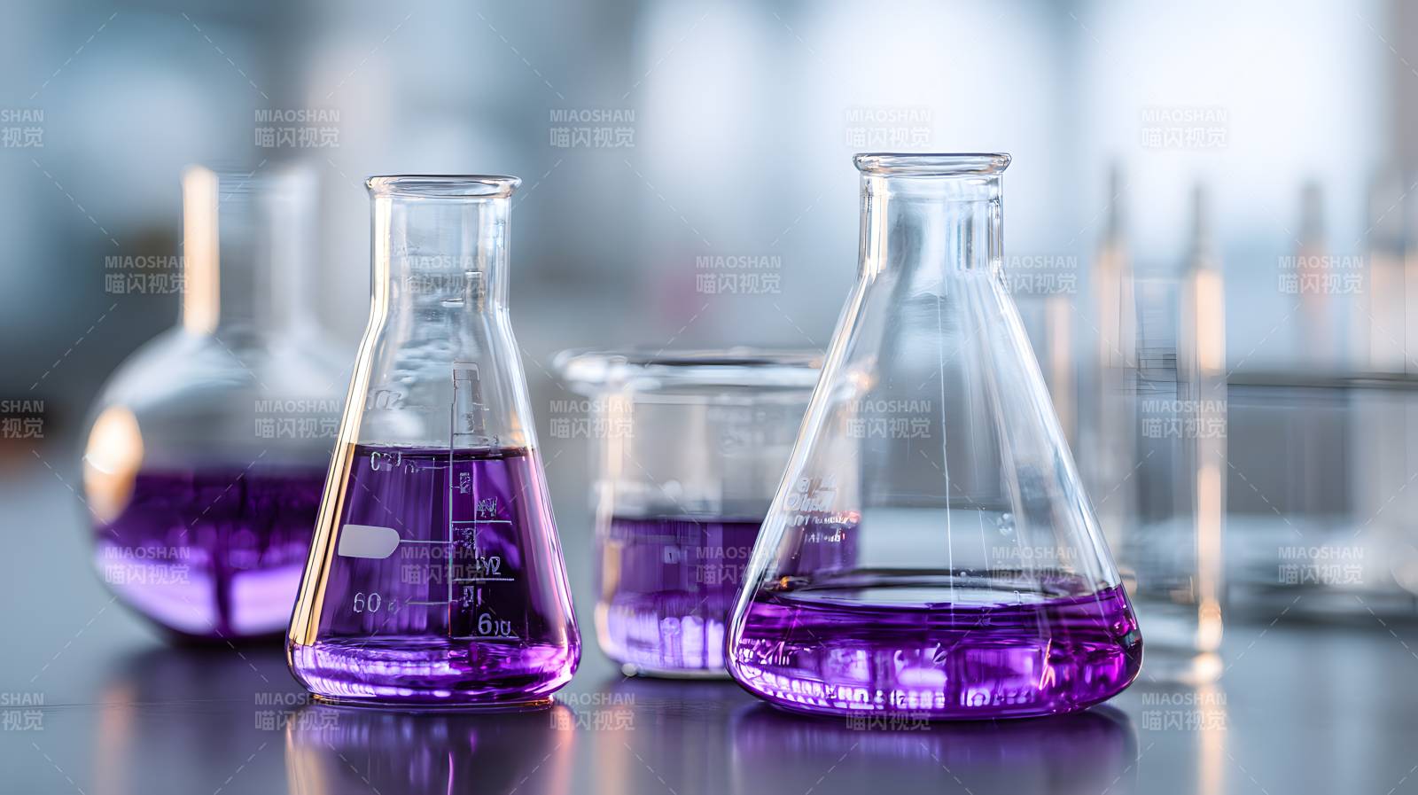 紫液实验瓶 科学之美图片