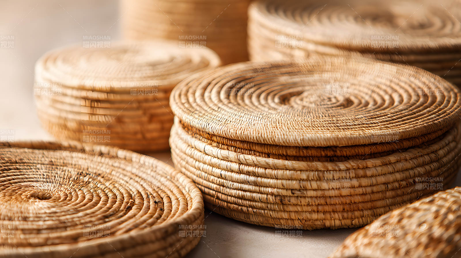 藤编圆盘 自然纹理之美图片