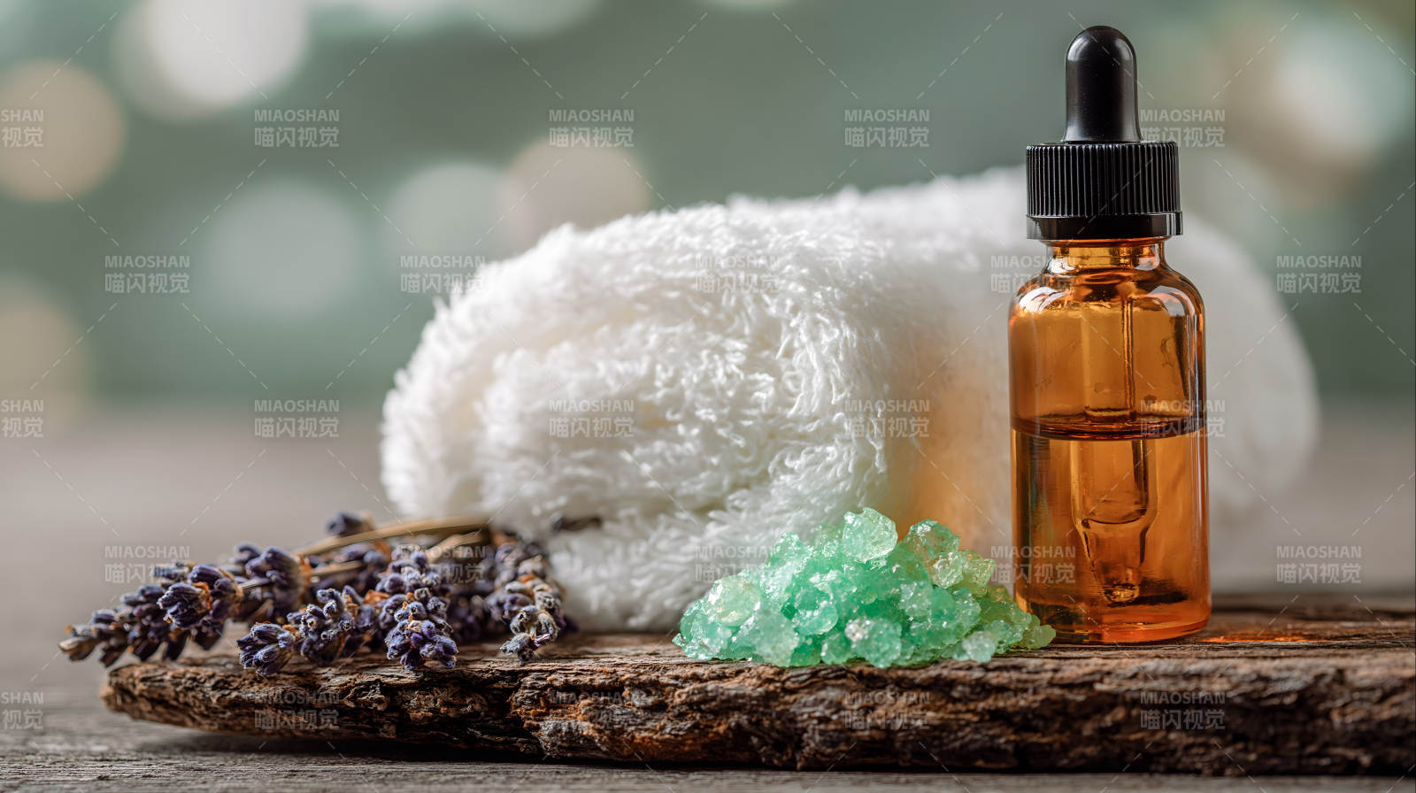 香薰精油与薰衣草浴盐套装图片