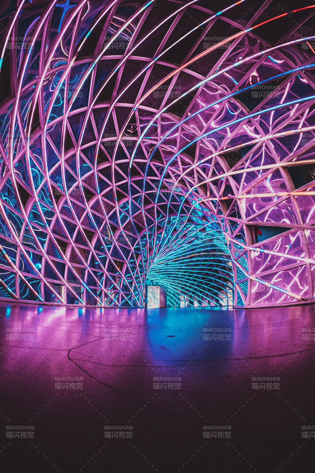 霓虹隧道 光影迷宫图片