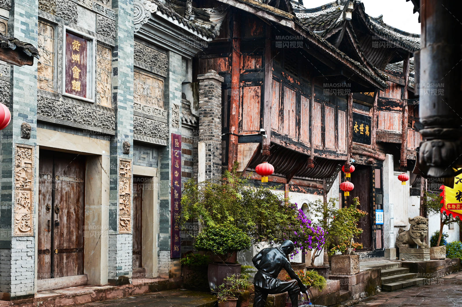 古巷雕楼红灯笼图片
