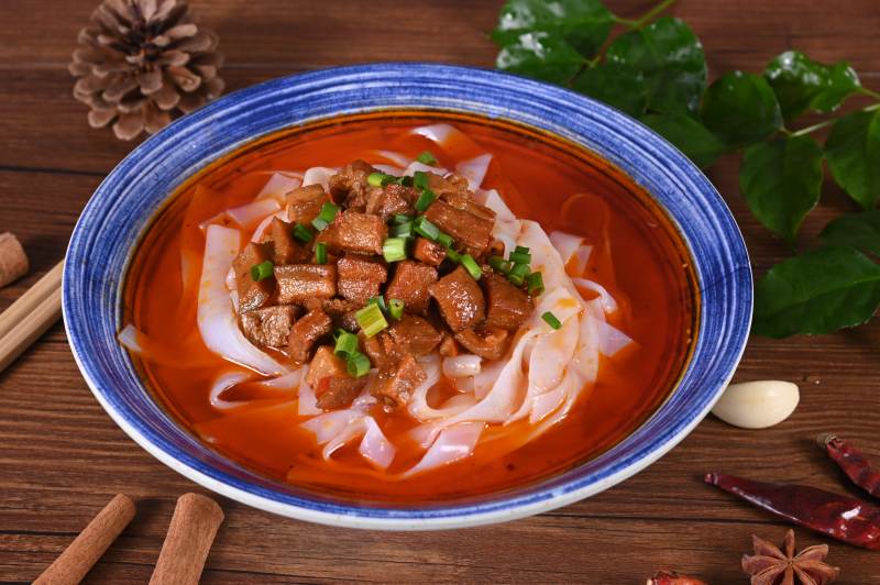 红烧牛肉宽粉面图片