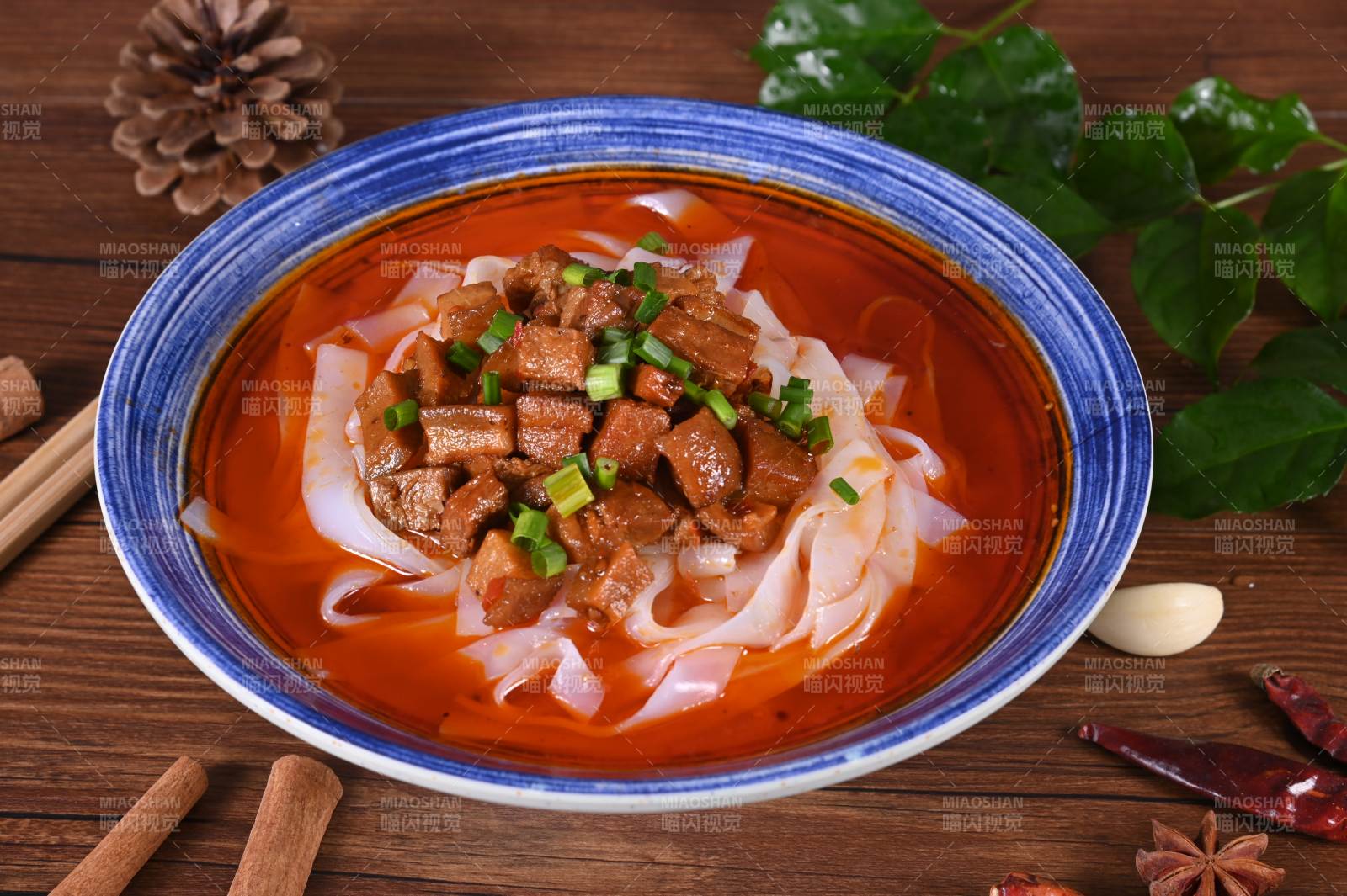 红烧牛肉宽粉面图片