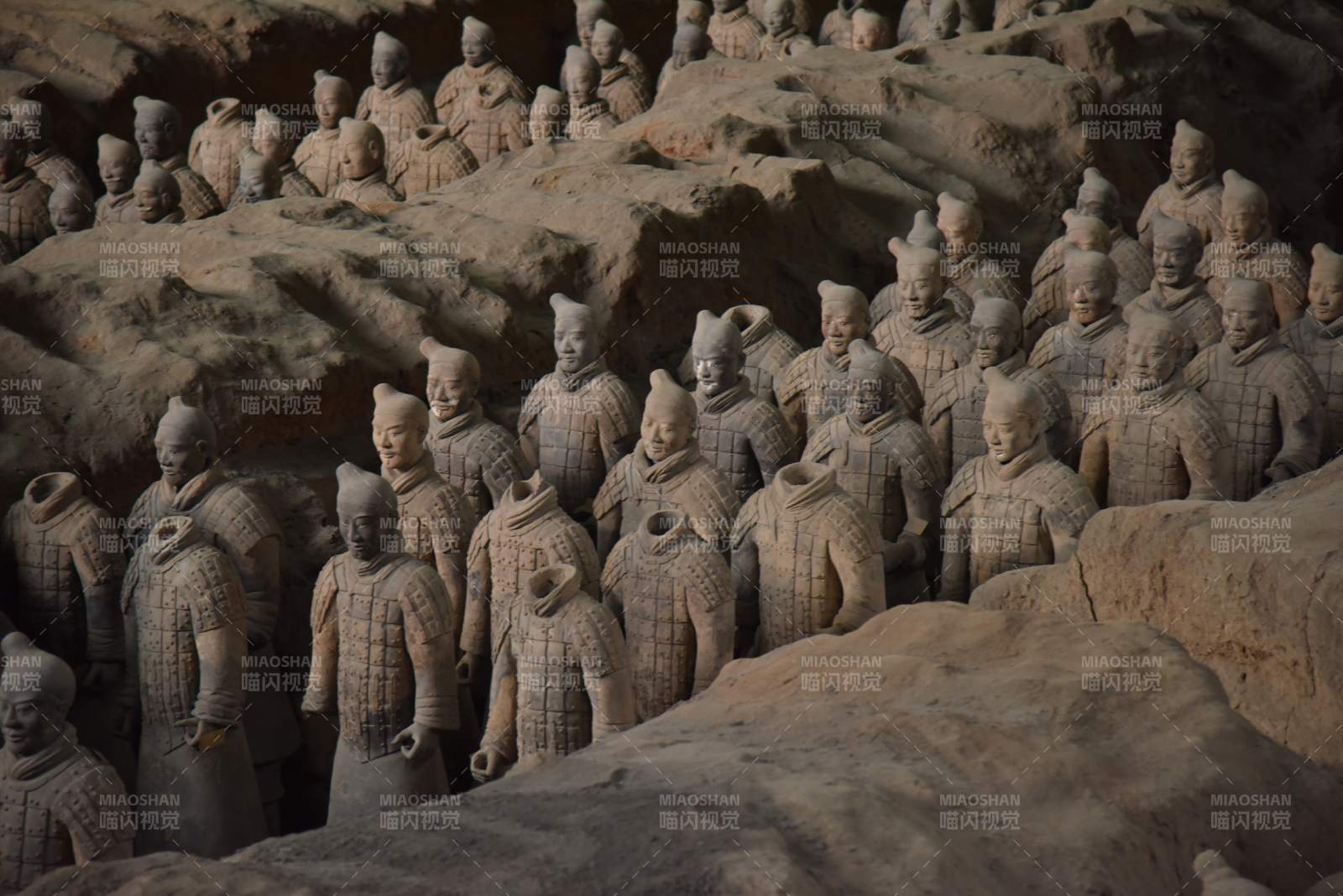 兵马俑阵列壮观震撼图片