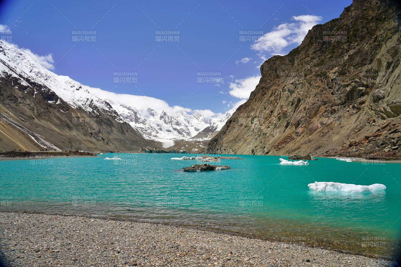 雪山映碧湖 冰浮 turquoise 水图片