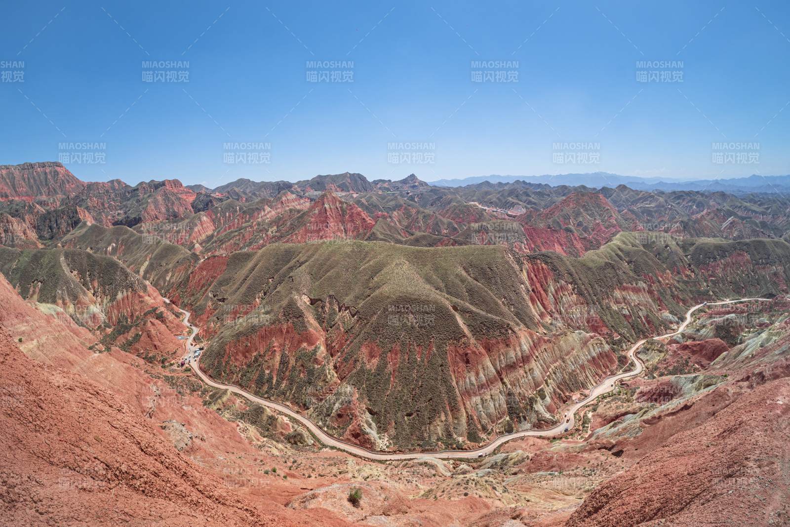 丹霞地貌奇观 彩山如画图片
