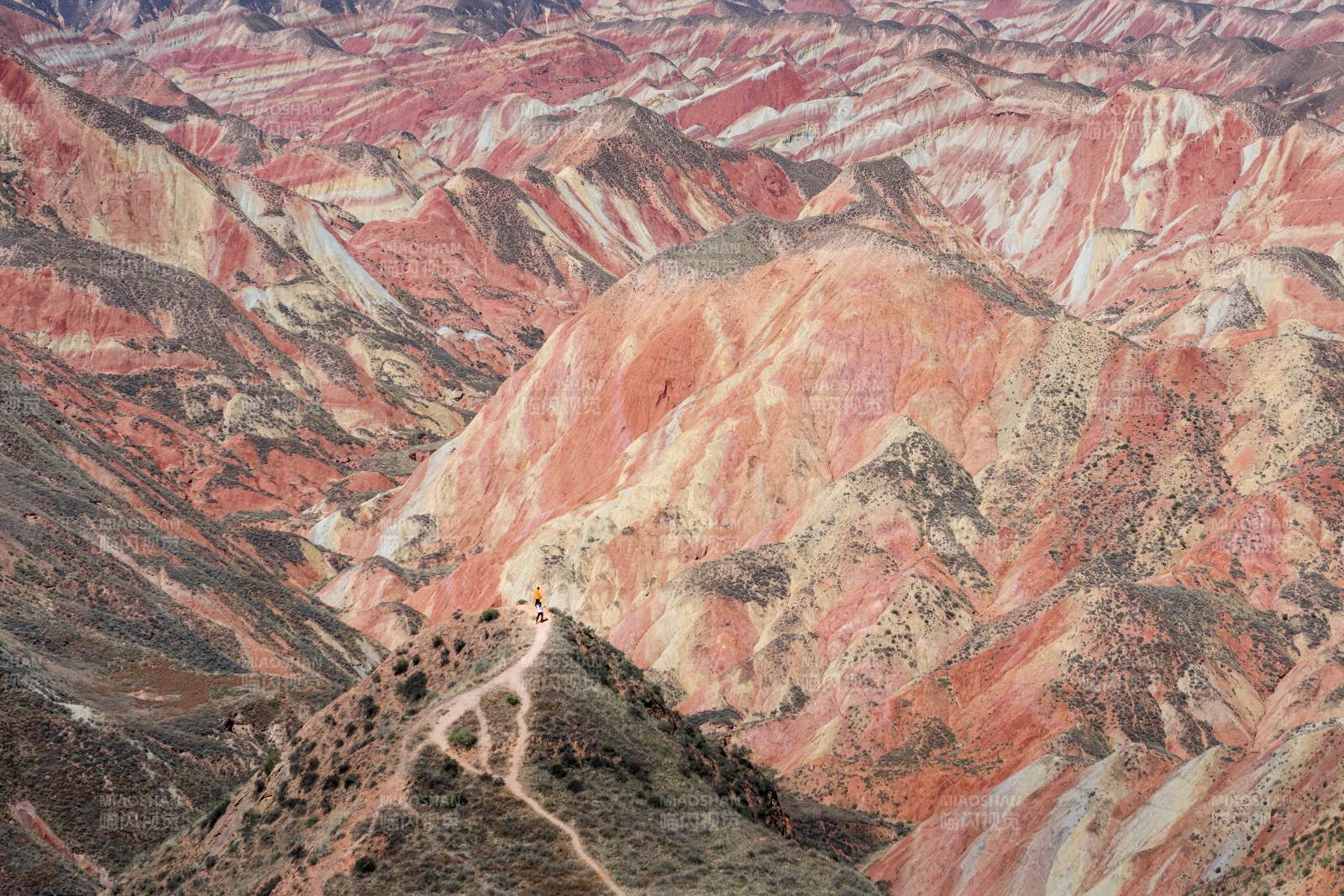 丹霞地貌 彩山如画图片