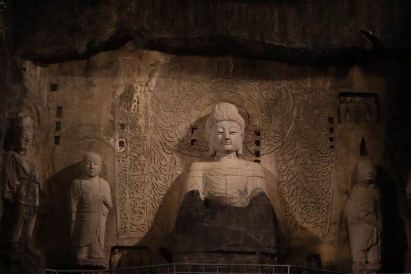 石窟佛像群雕艺术图片