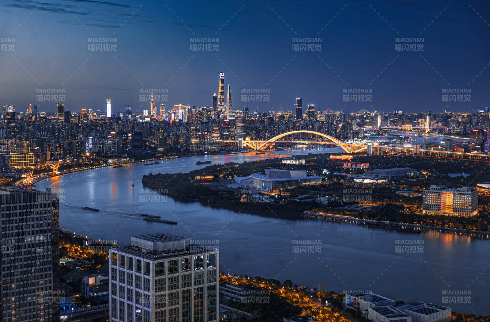 上海夜景 黄浦江畔灯火辉煌图片
