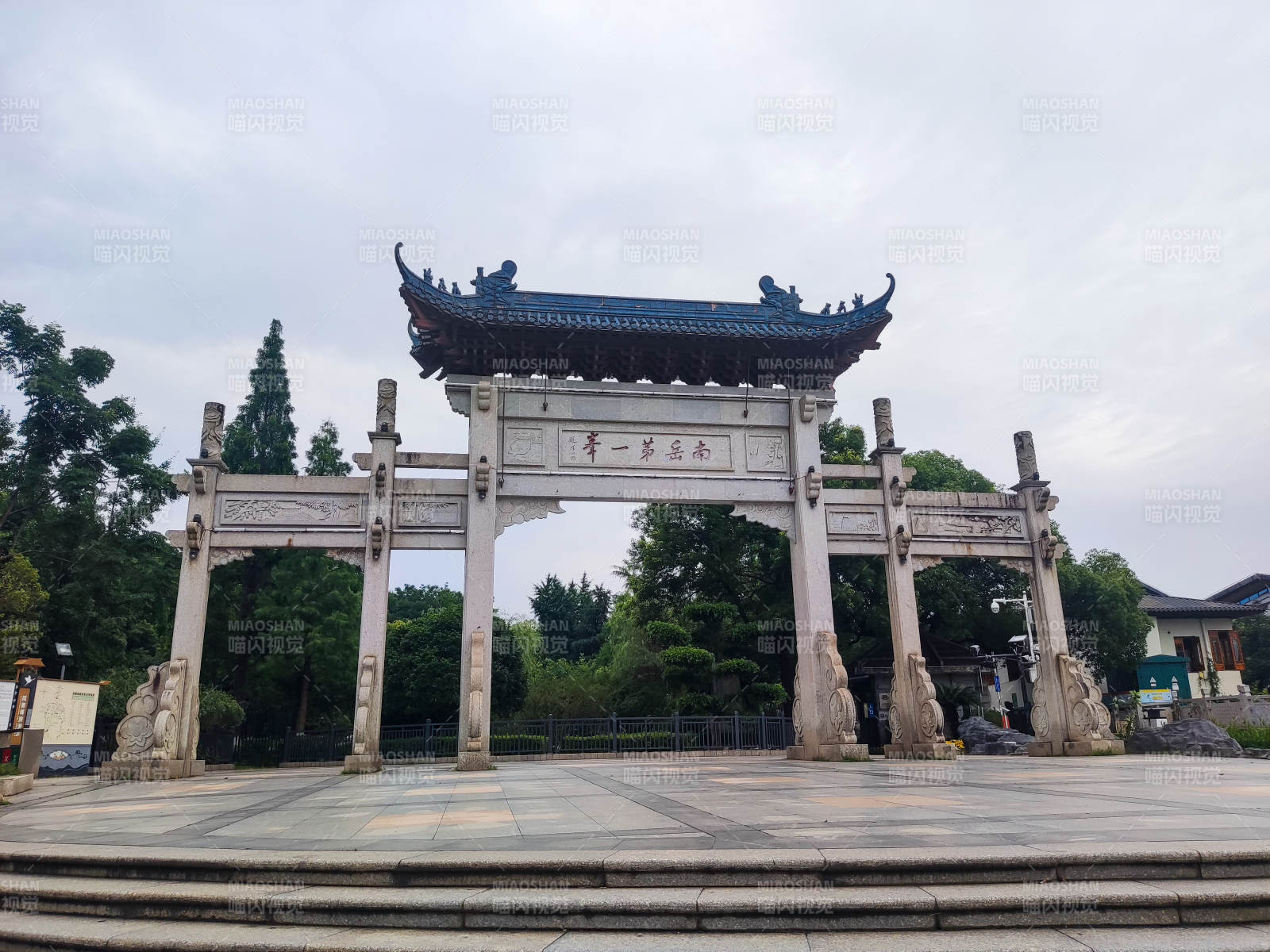 天下第一寺 石牌坊图片