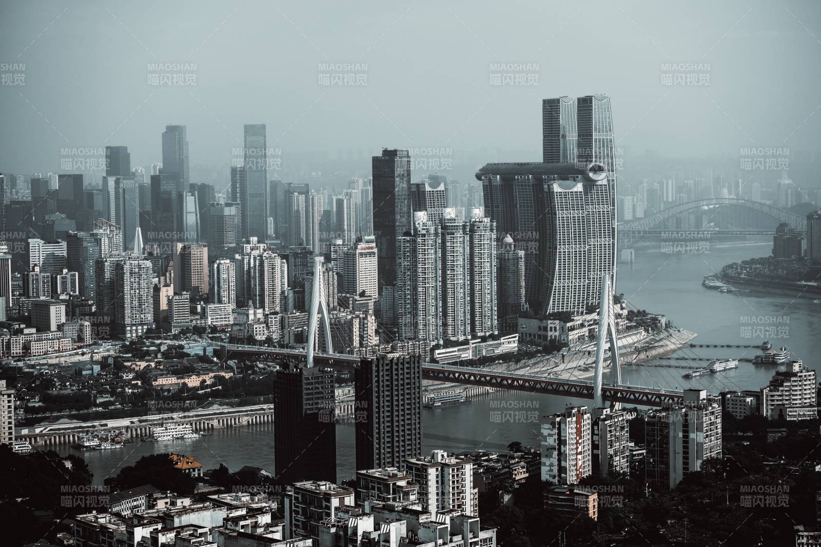 雾锁山城 桥连天际线图片