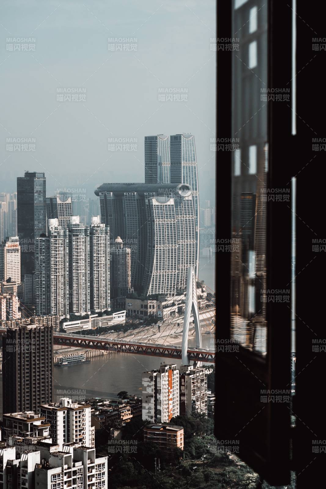 窗景 山城天际线图片