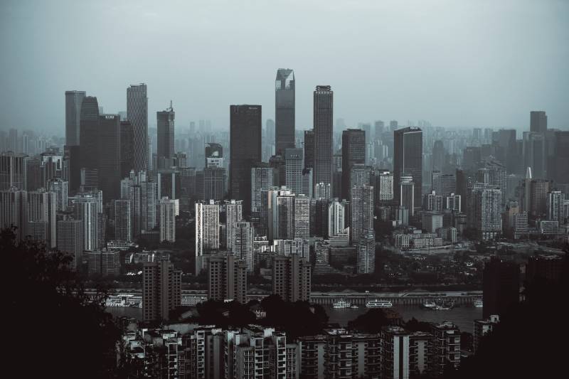 雾锁山城 高楼林立图片