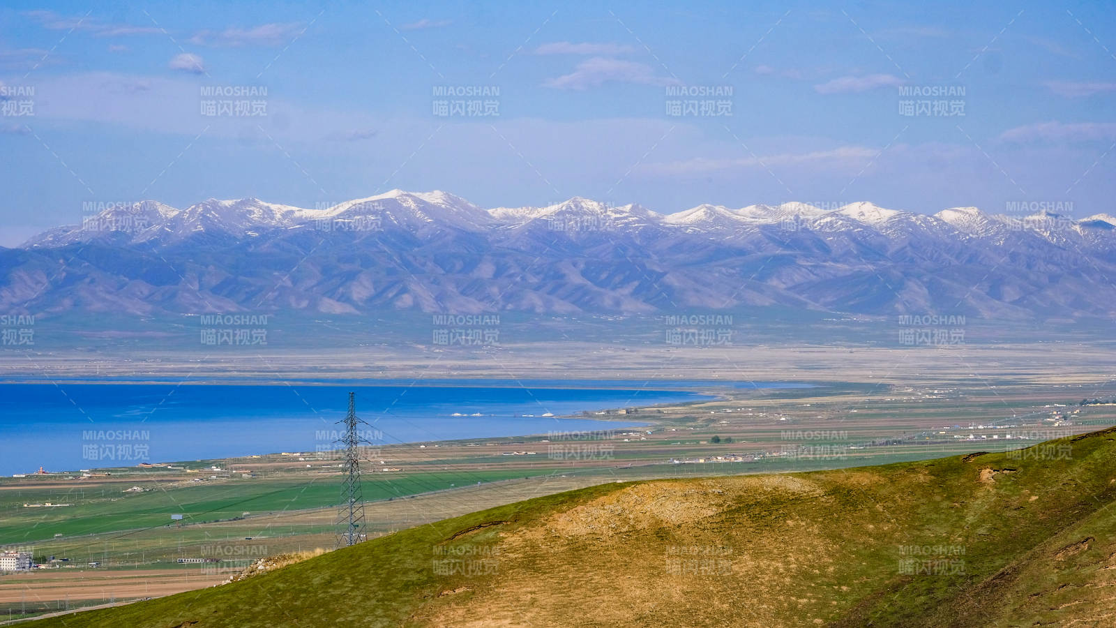 雪山映碧湖 草原接天阔图片