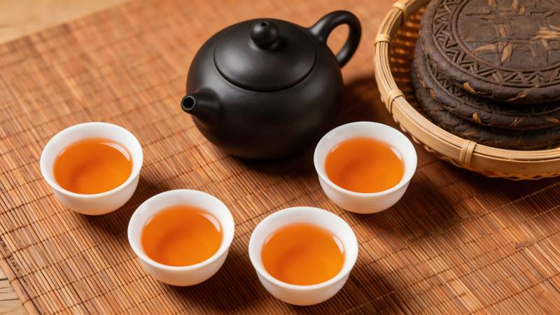 紫砂壶配四杯茶 竹席静雅图片